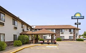 Days Inn & Suites By Wyndham Davenport East